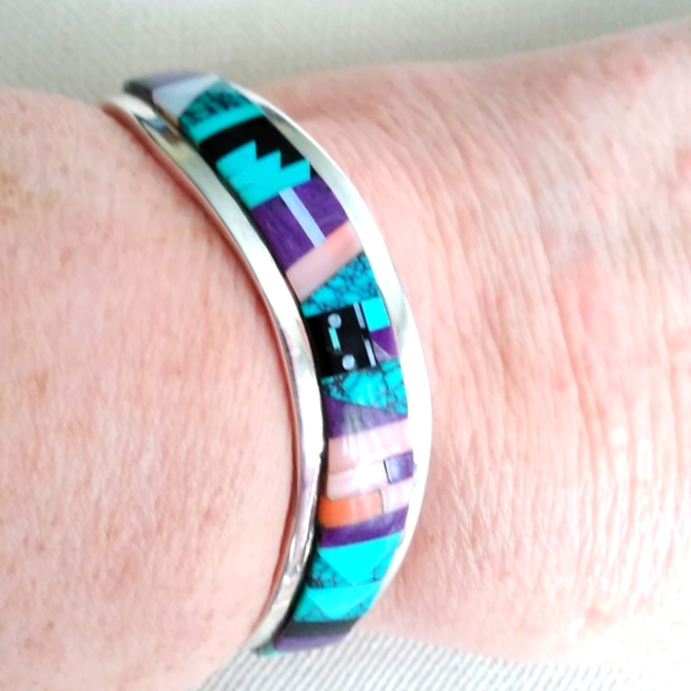 NATIVE AMERICAN WAVE INLAID CUFF BRACELET - Picture 14 of 16